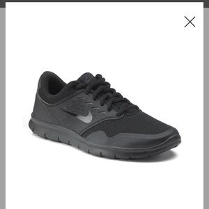 All black Nike shoes ❤️👟