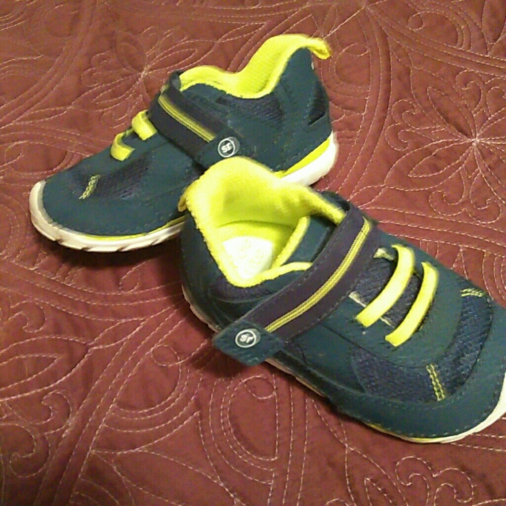 Baby boy striderite shoes