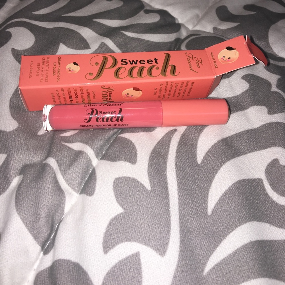 Too Faced Sweet Peach creamy oil lip gloss.🍑💗