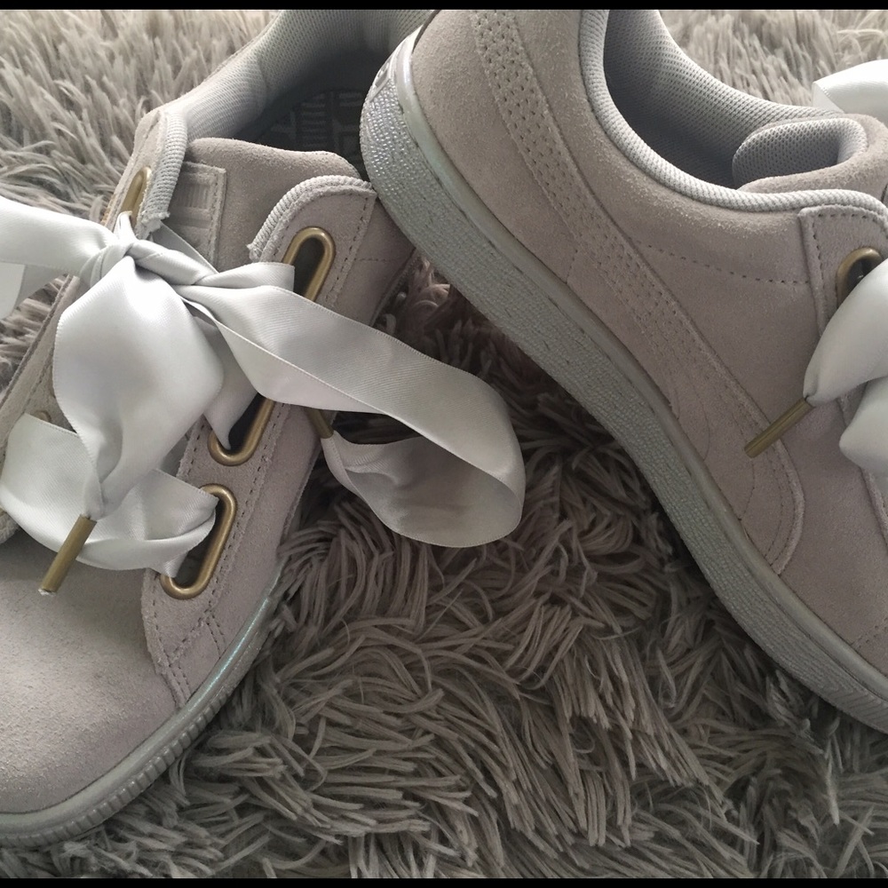 NIB WOMENS SUEDE GRAY PUMA SATIN LACES Size 7.5