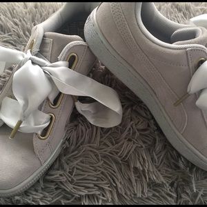 NIB WOMENS SUEDE GRAY PUMA SATIN LACES Size 7.5