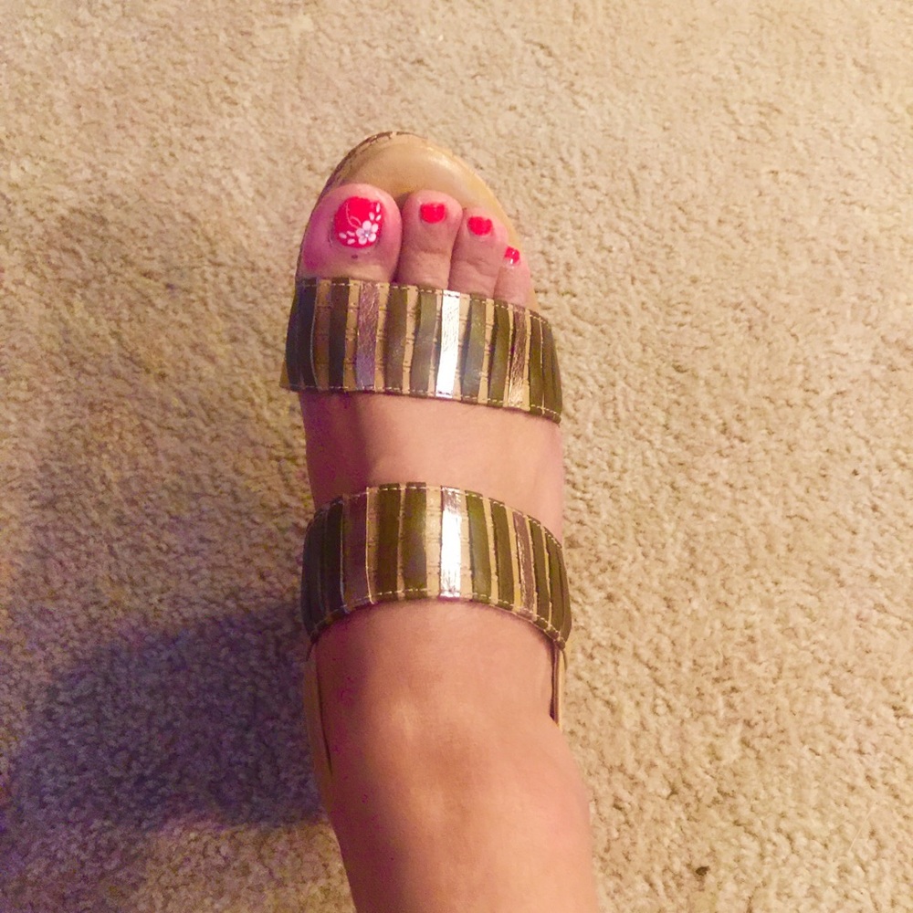 Two Lips Wedge
