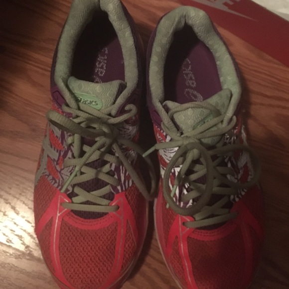 Asics running shoes - Picture 3 of 3