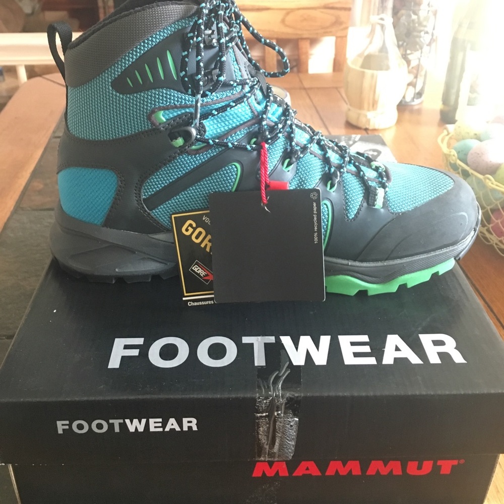 Mammut,hiking boots,Still in originalBox neverWorn