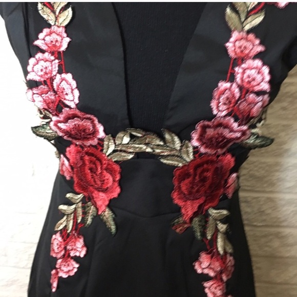 Floral embroidered mini dress - Picture 5 of 7