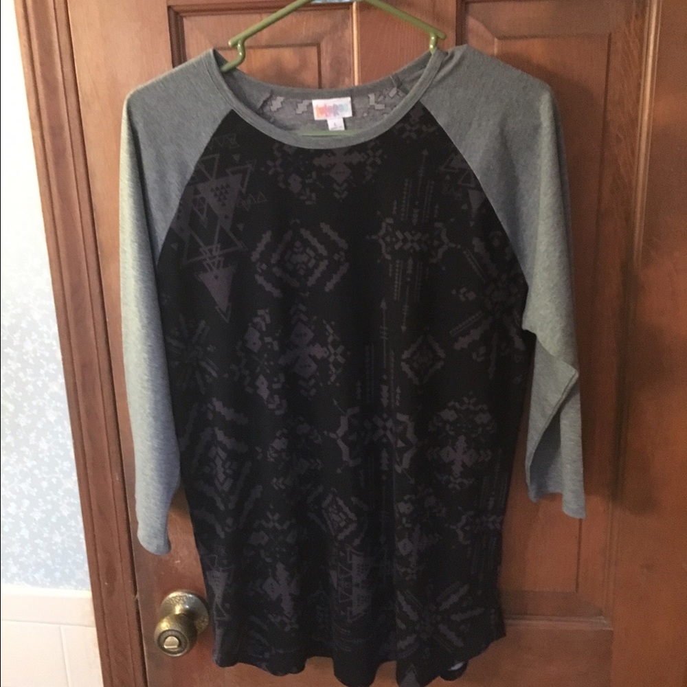 Lularoe Randy & free EOS balm included w purchase
