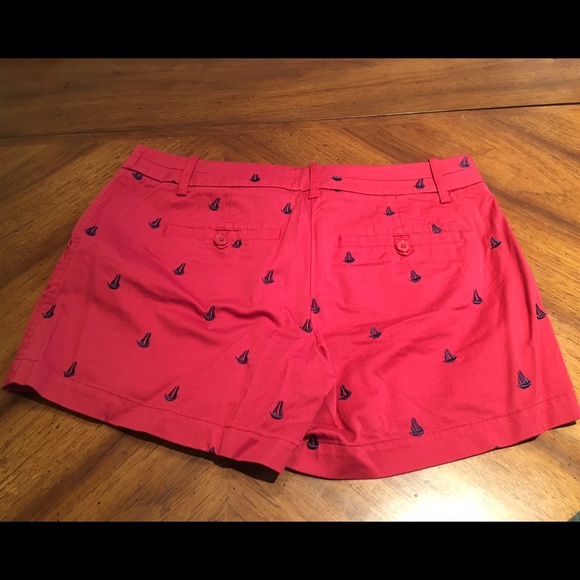 Shorts with sailboat accents - Picture 2 of 2