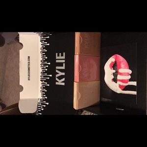 Kylie Jenner highlighters. Bundle of three!