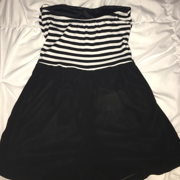 Black and white romper - Picture 3 of 4