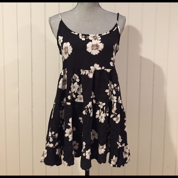 Brandy Melville Tops - Brandy Melville floral tunic One size