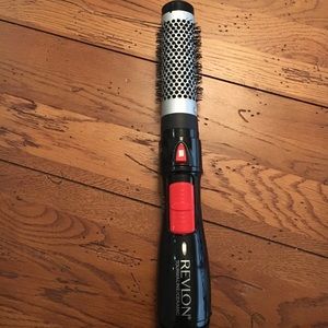 Round brush blow dryer