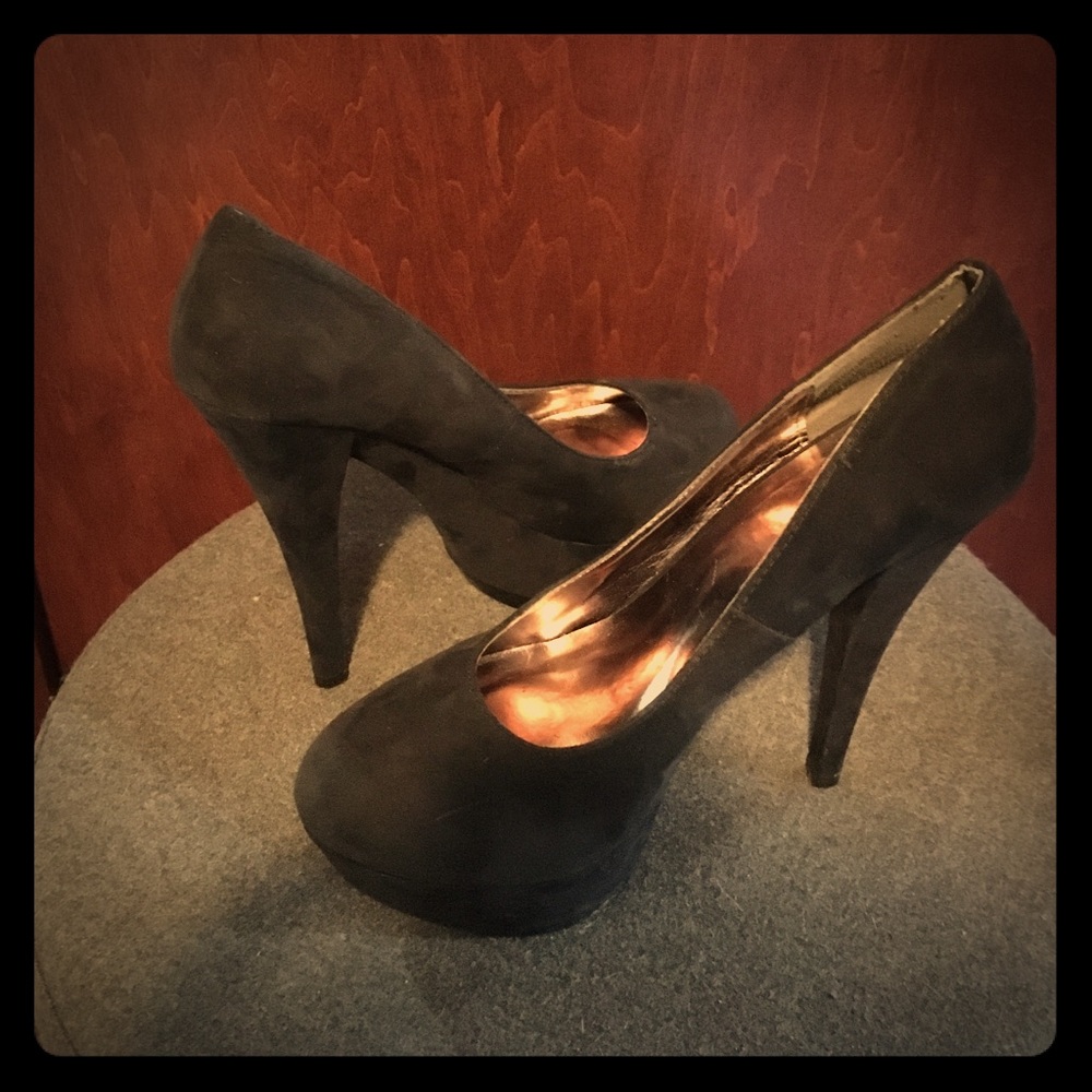 Black Platform Heels / EUC