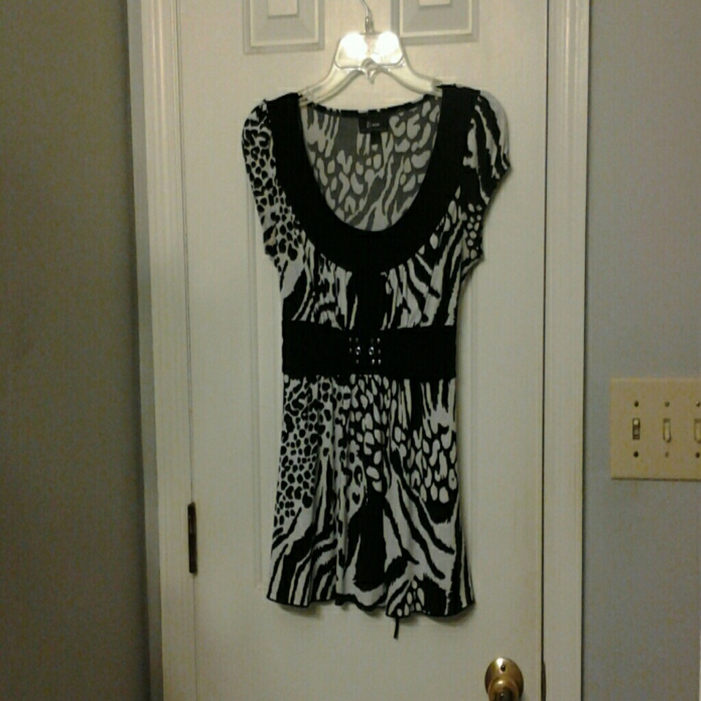 A-Buyer Trendy black & white top