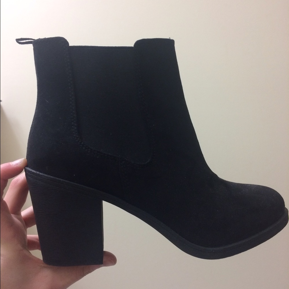 Heeled Chelsea Boots NEVER WORN