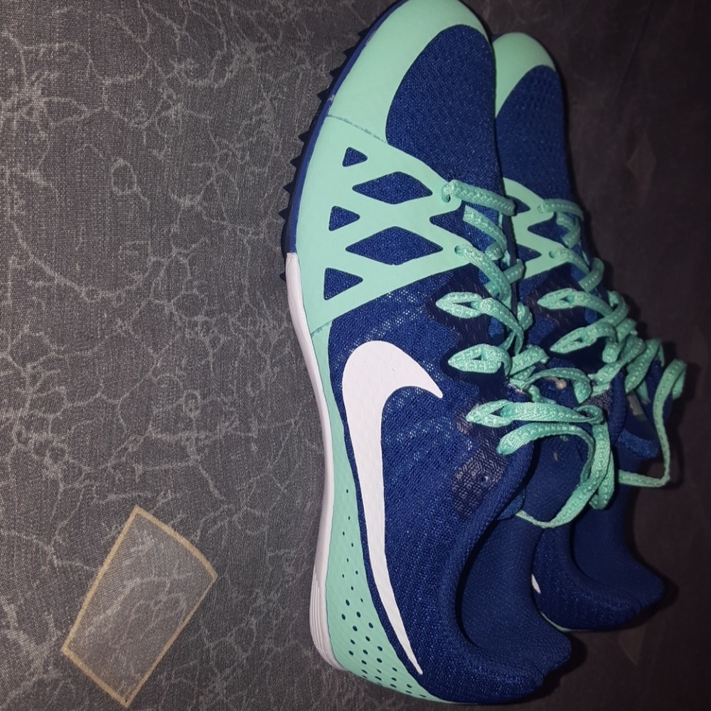 Running Sneakers - Picture 2 of 4