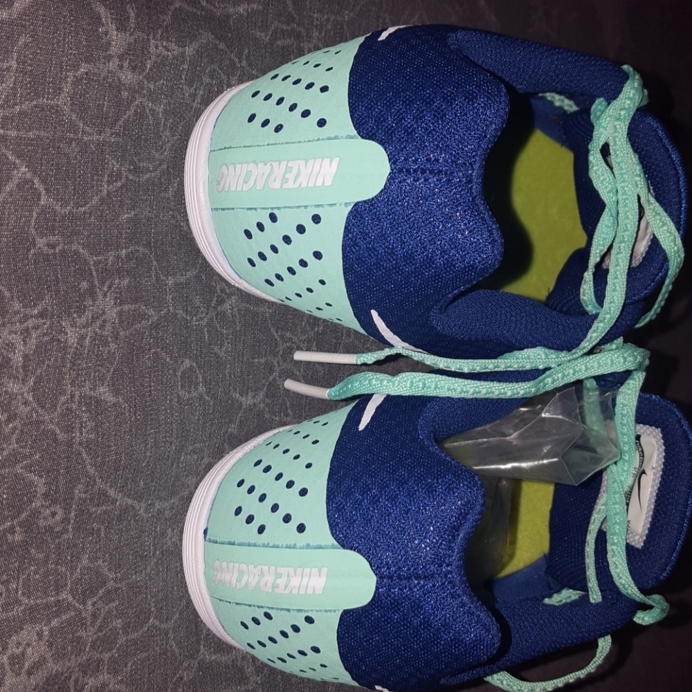 Running Sneakers - Picture 3 of 4