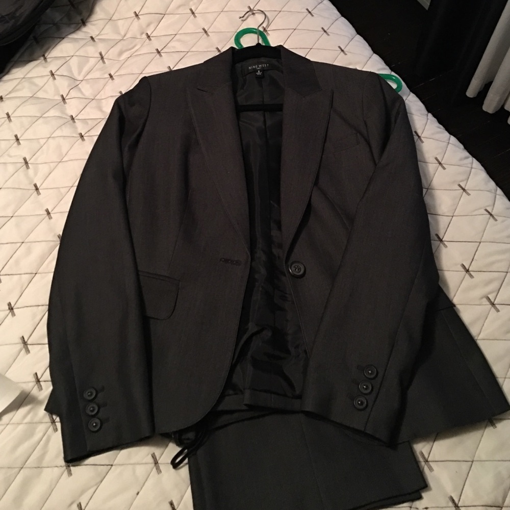Beautiful Nine West charcoal pant suit