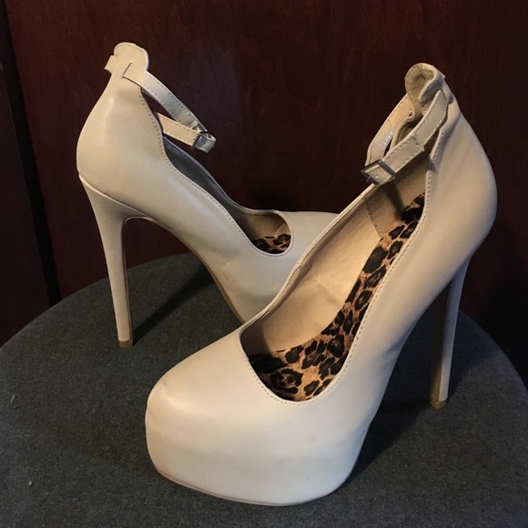 New Tan/ Nude Platform Heels - Picture 1 of 5
