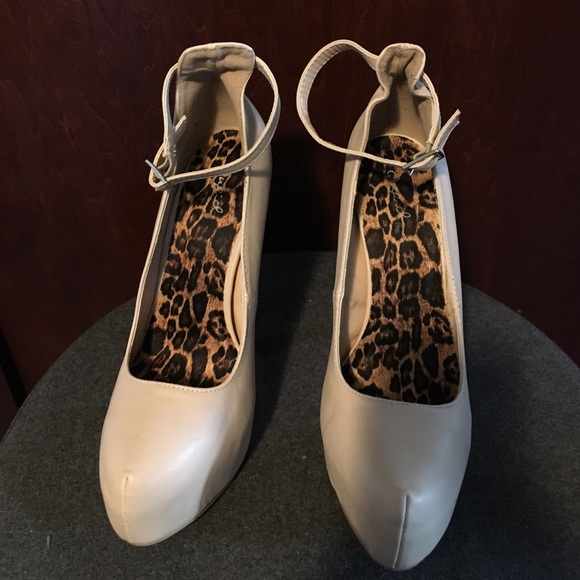 New Tan/ Nude Platform Heels - Picture 3 of 5