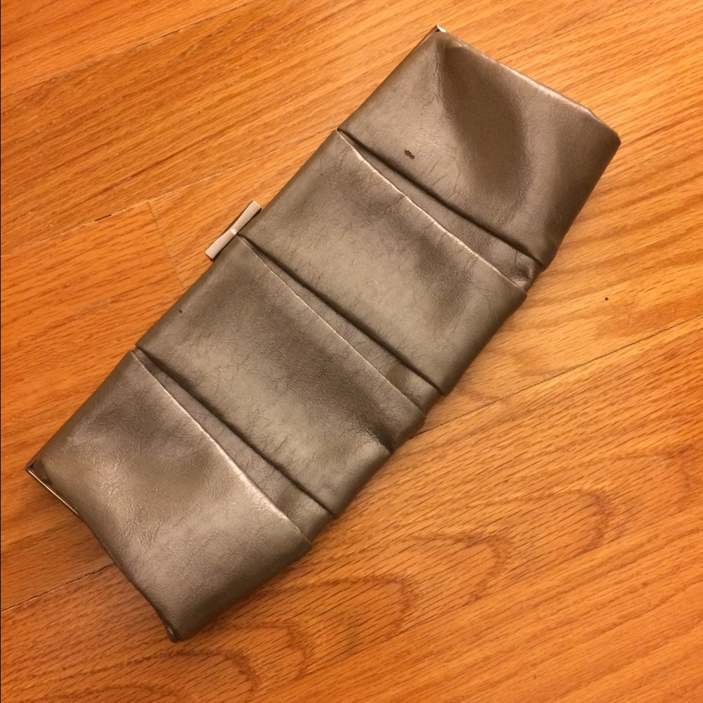 Silver clutch