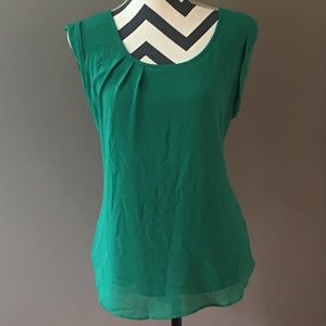 Dressy pleated hi-low shirt