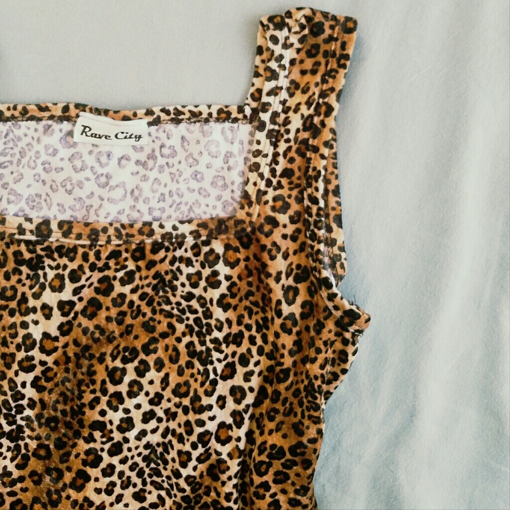 Vintage Cheetah Crop Top - Picture 3 of 3