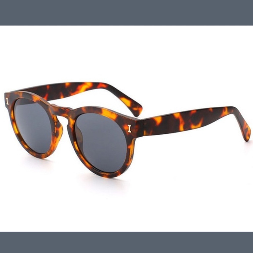 Brand new beautiful Illesteva inspired sunglasses