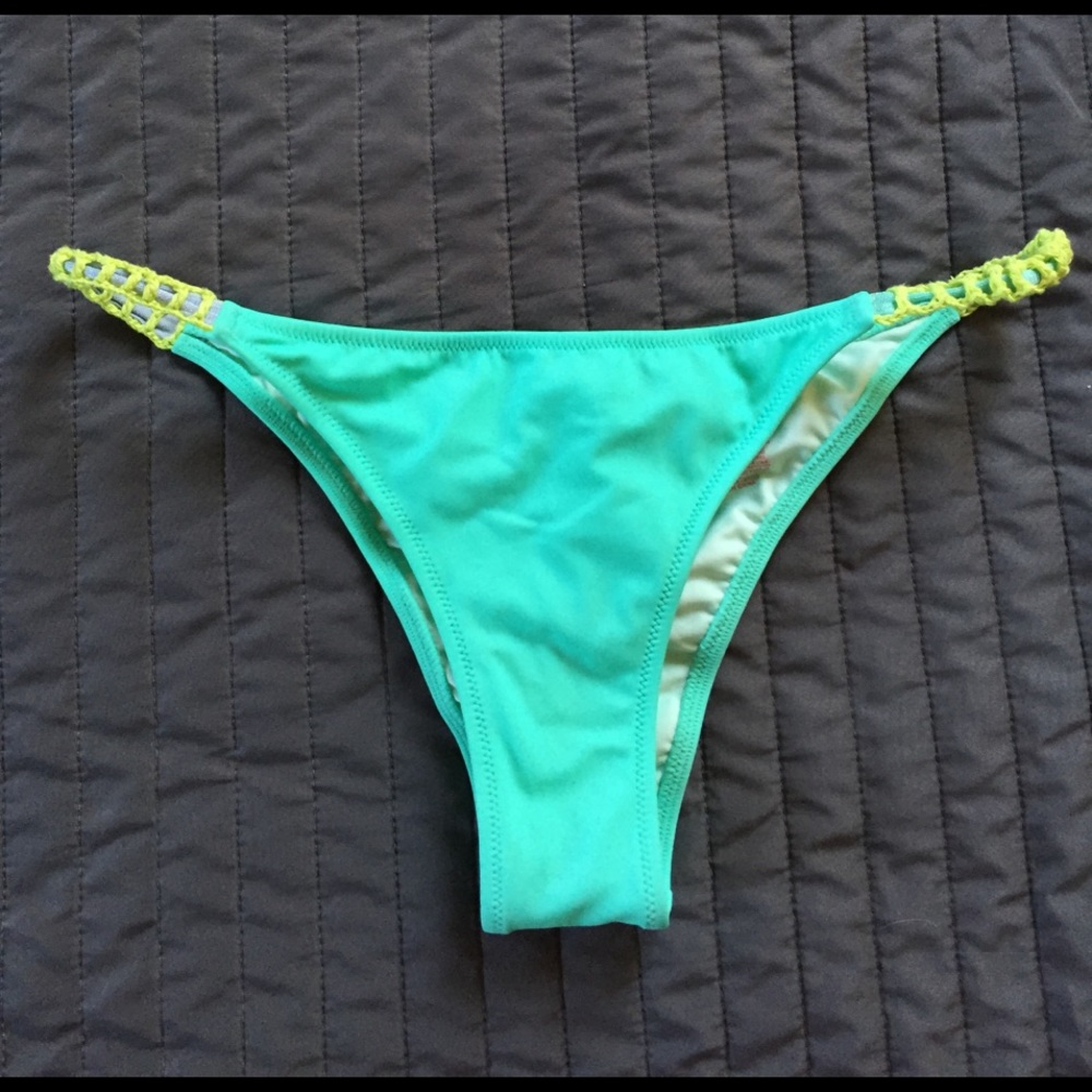 Victoria secret itsy bottoms