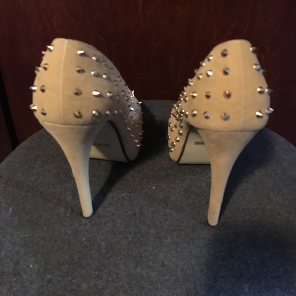 Gold Studded Nude Platform / EUC in box - Picture 4 of 7