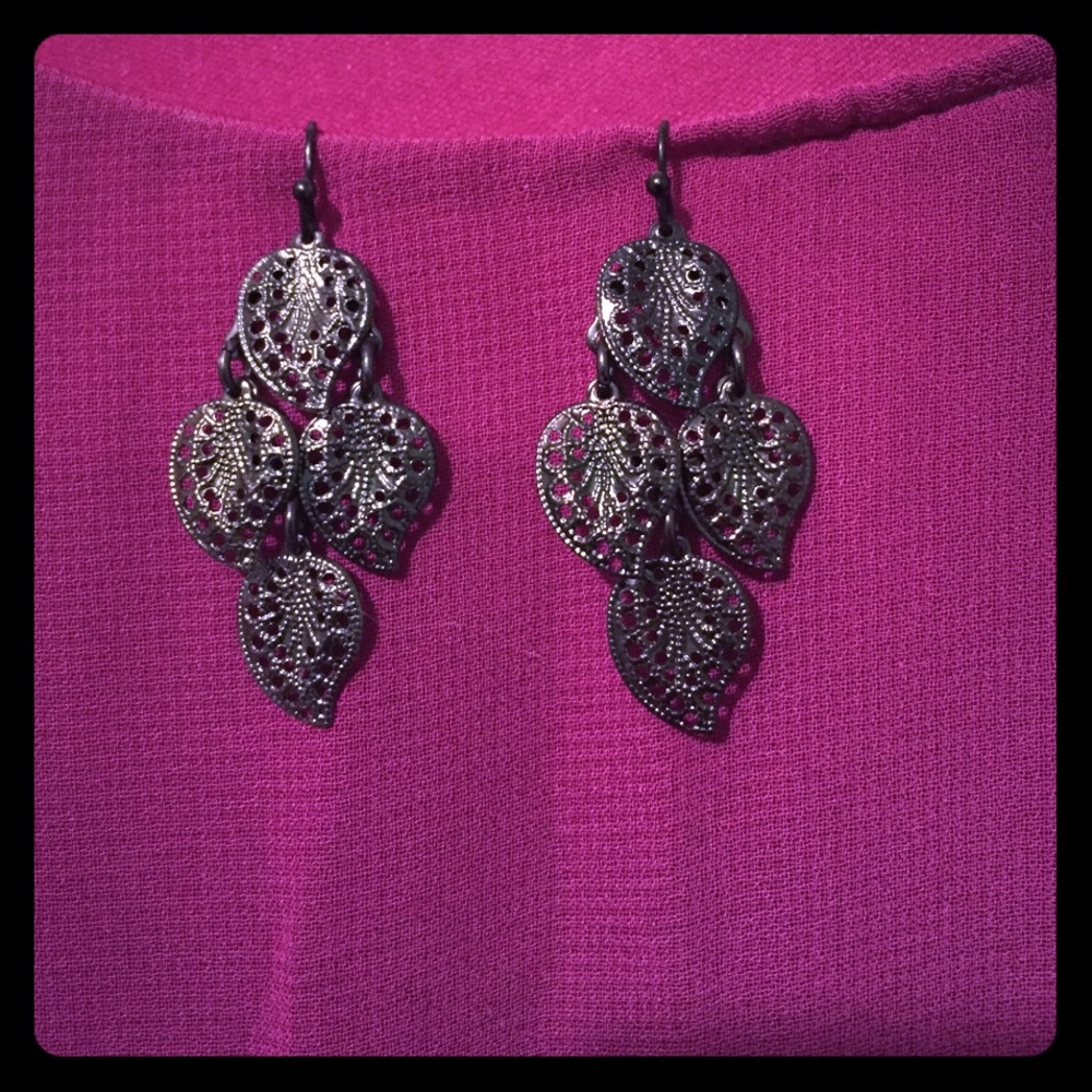 Black leaf dangling earrings