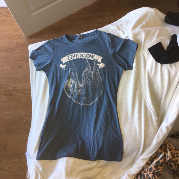"Live Slow" Sloth Tee size S never worn - Picture 3 of 3
