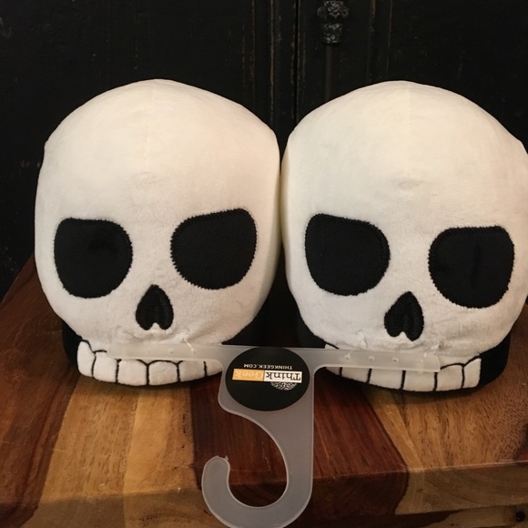 skull slippers