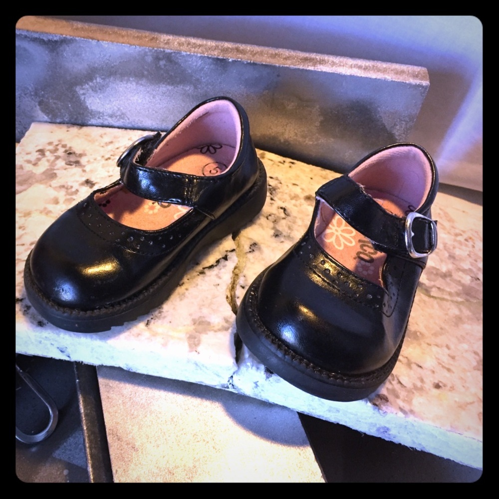 Circo girls size 5 black dress shoes
