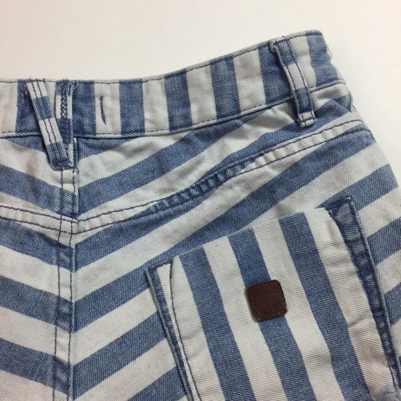 Striped Distressed Roxy Shorts - Picture 4 of 5