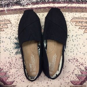 Black toms shoes