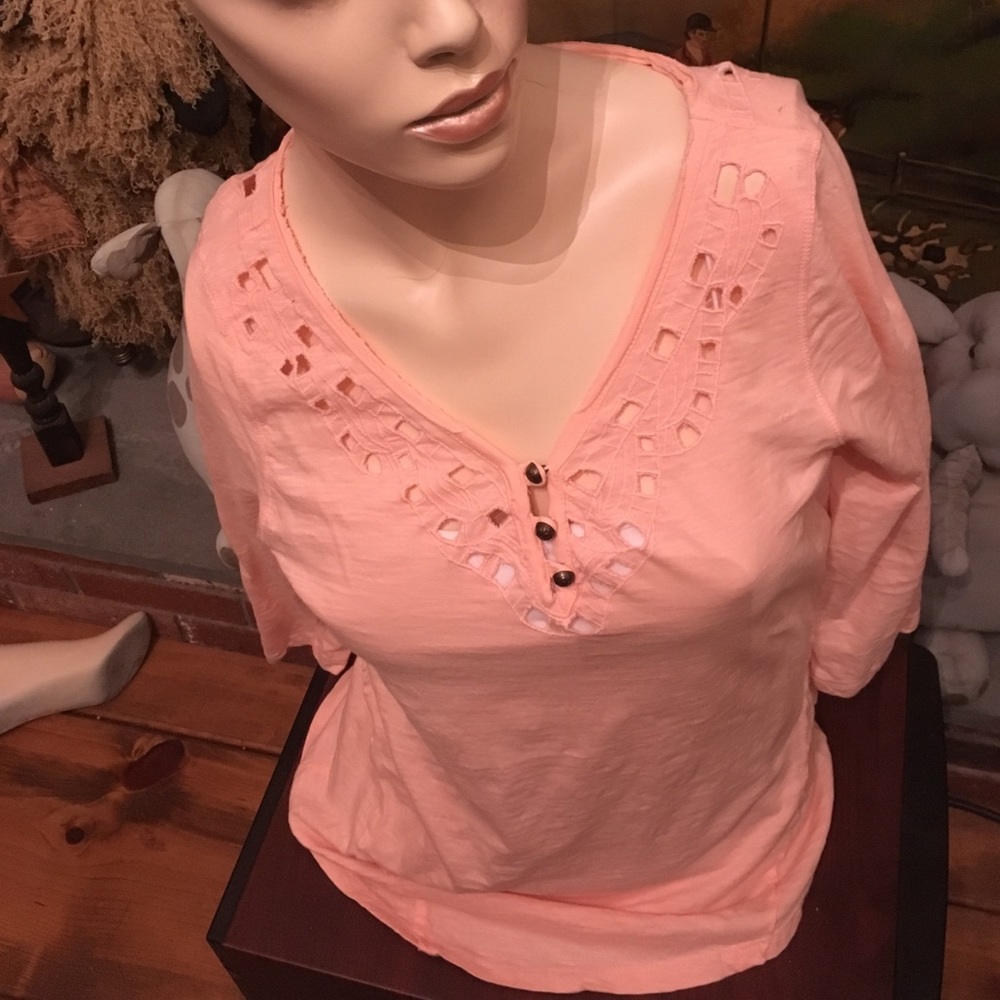 Cut out blouse in blush color with embroidery S