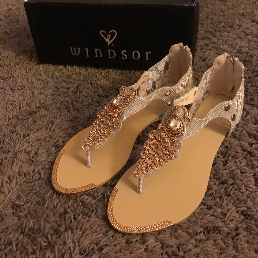 BNIB Beautiful BEIGE PEACOCK GEMSTONE SANDALS
