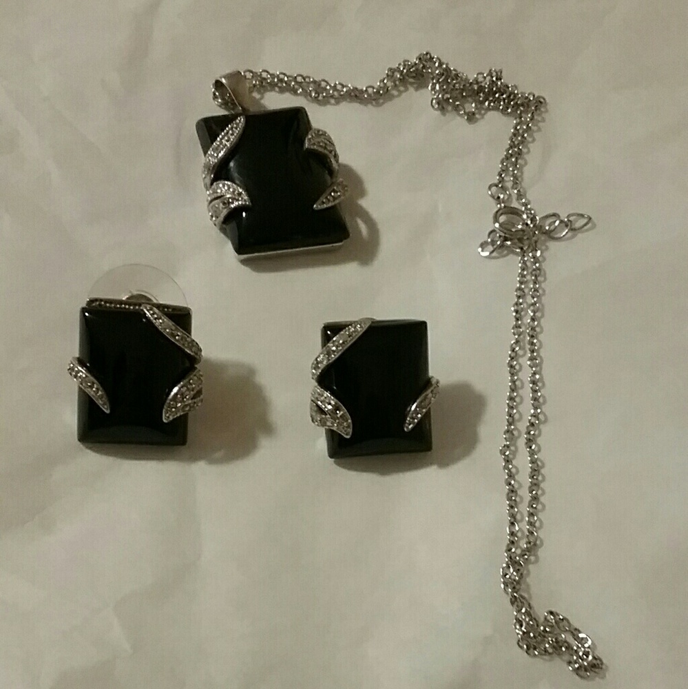 Set of necklace and Earnings