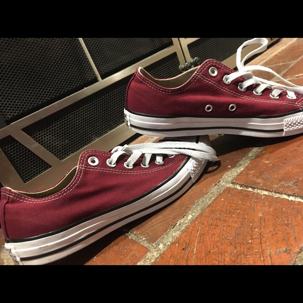 Maroon converse!💕