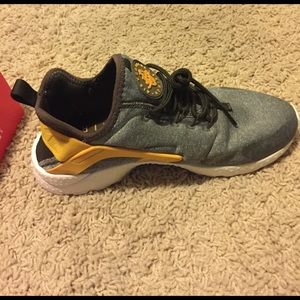 Air Huarache Run Ultra Worn 2/3 Times Still In New