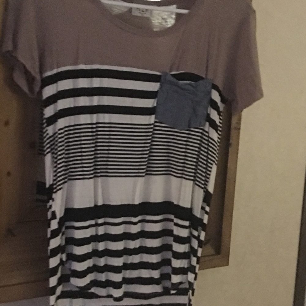 HIP by The Buckle top high low