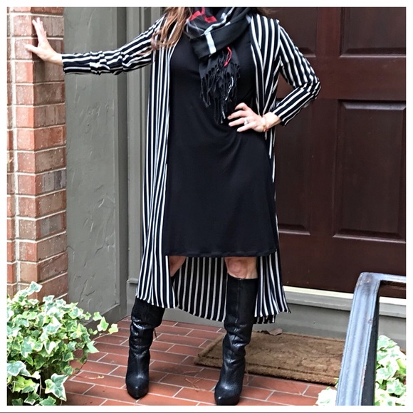 ✨LAST ONE ✨Black high neck cap sleeves swing dress - Picture 7 of 8