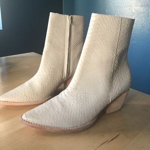 OH HOLD Matisse Katy Boot in White Size 9