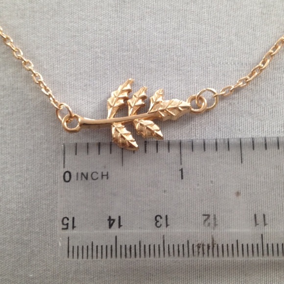 🌺 sale 2/$16 or 3/$20🌺  Leaf Necklace - Picture 3 of 4