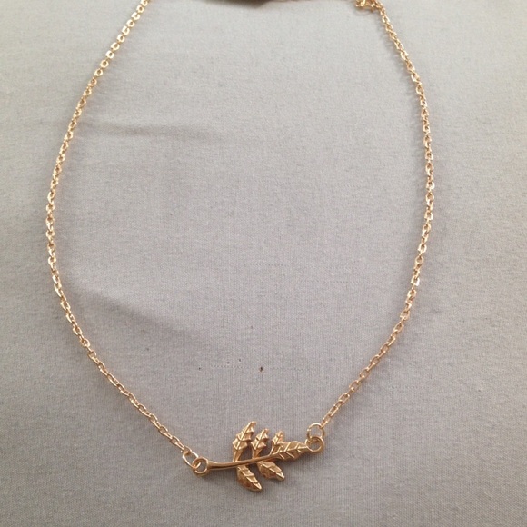 🌺 sale 2/$16 or 3/$20🌺  Leaf Necklace - Picture 4 of 4