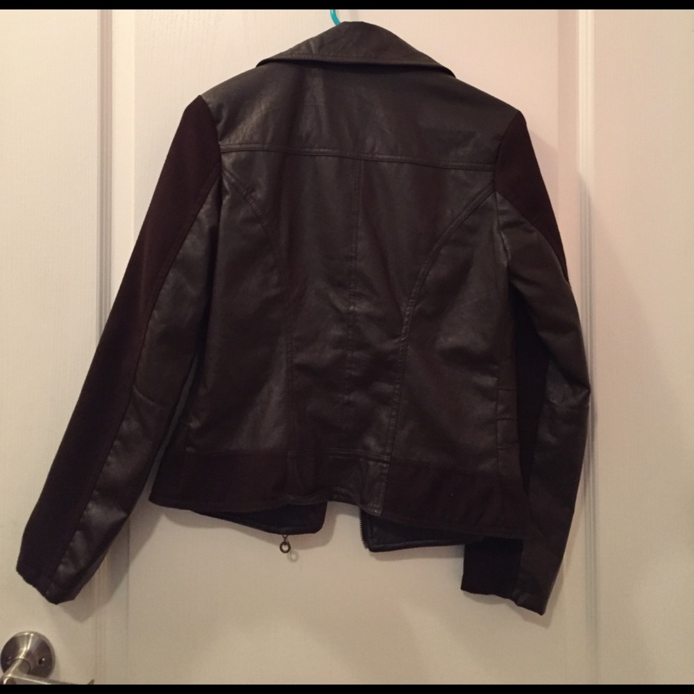 Leather jacket. - Picture 2 of 3