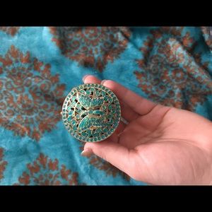 I'm selling a small earring pot.