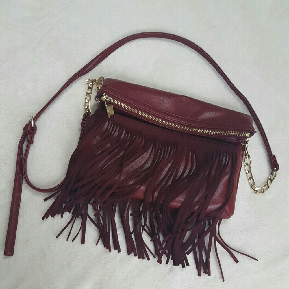 Cute trendy crossbody/clutch with fringe detail
