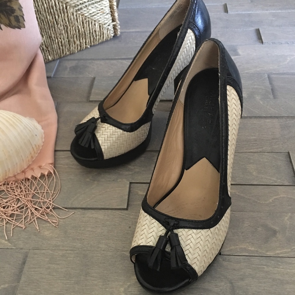 Michael kors black cream heel