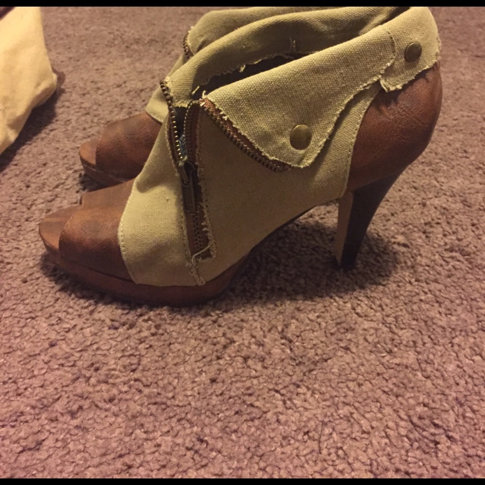 Shoes - Picture 2 of 3